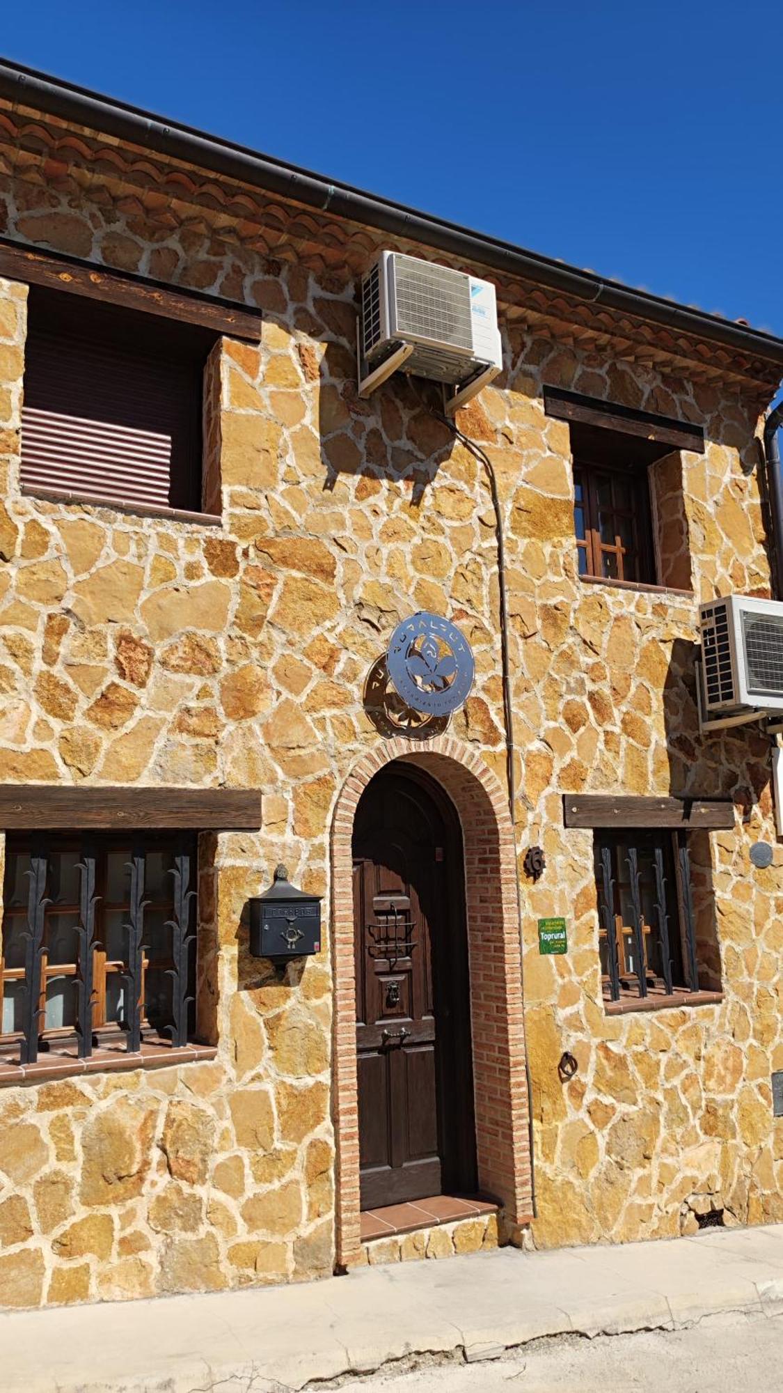Ruralrut En El Tiemblo Precios Especiales A Partir De 7 Noches, Wifi, Cabina De Hidromasaje, Aire Acondicionado, Zonas De Bano Naturales Cercanas Eksteriør bilde